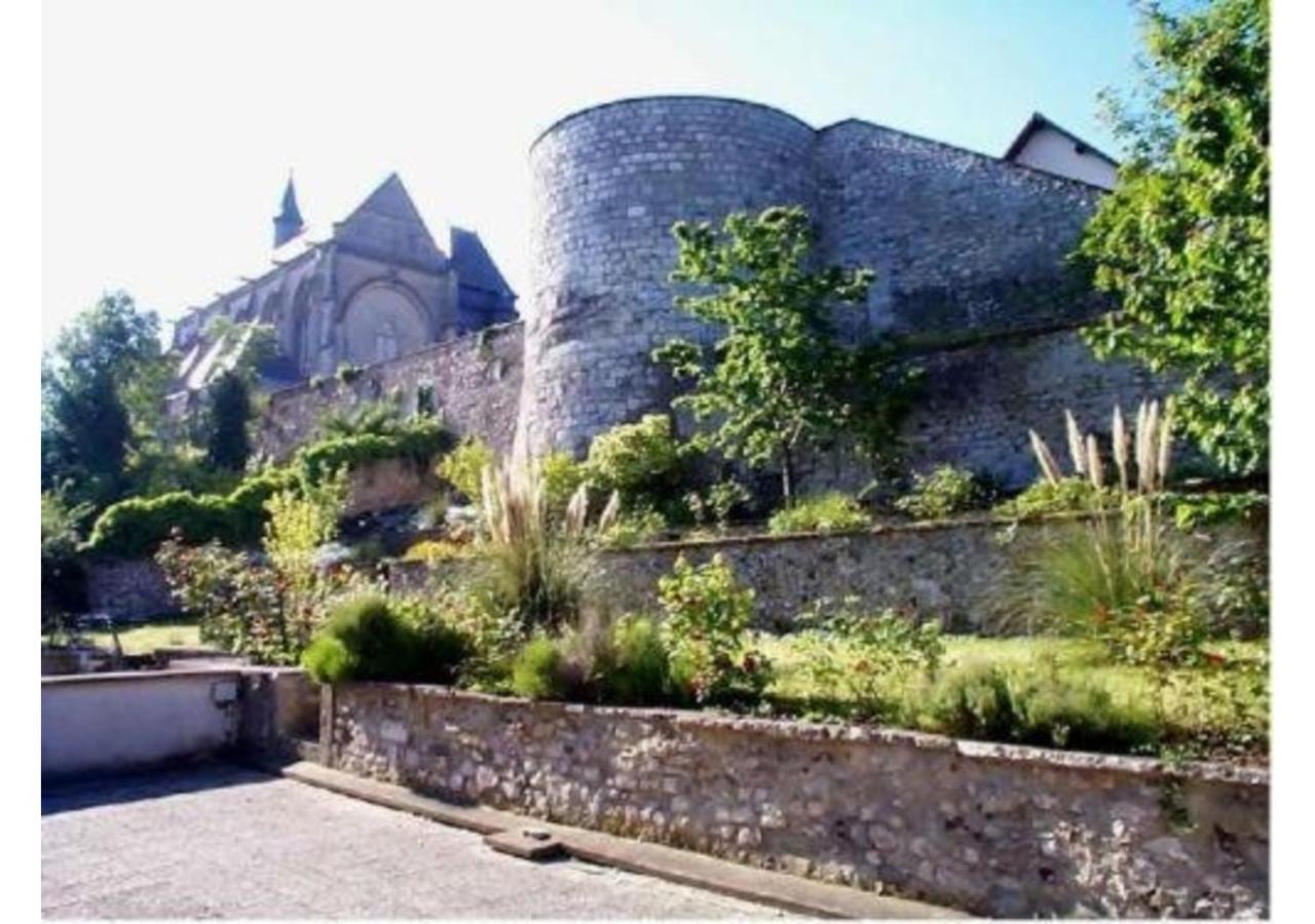 Hotel De La Tour Pont-de-lʼArche Esterno foto