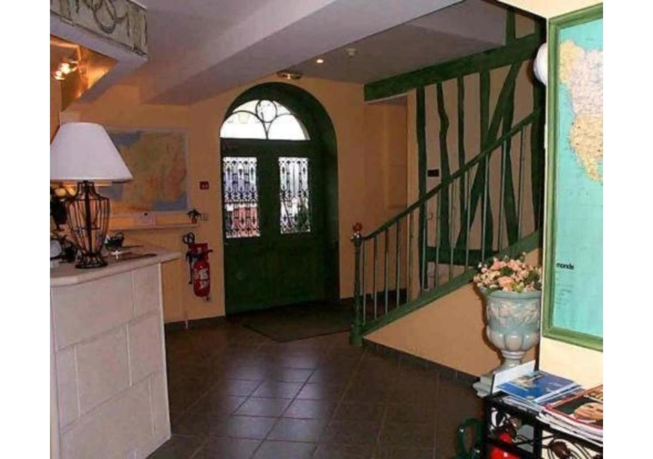 Hotel De La Tour Pont-de-lʼArche Esterno foto