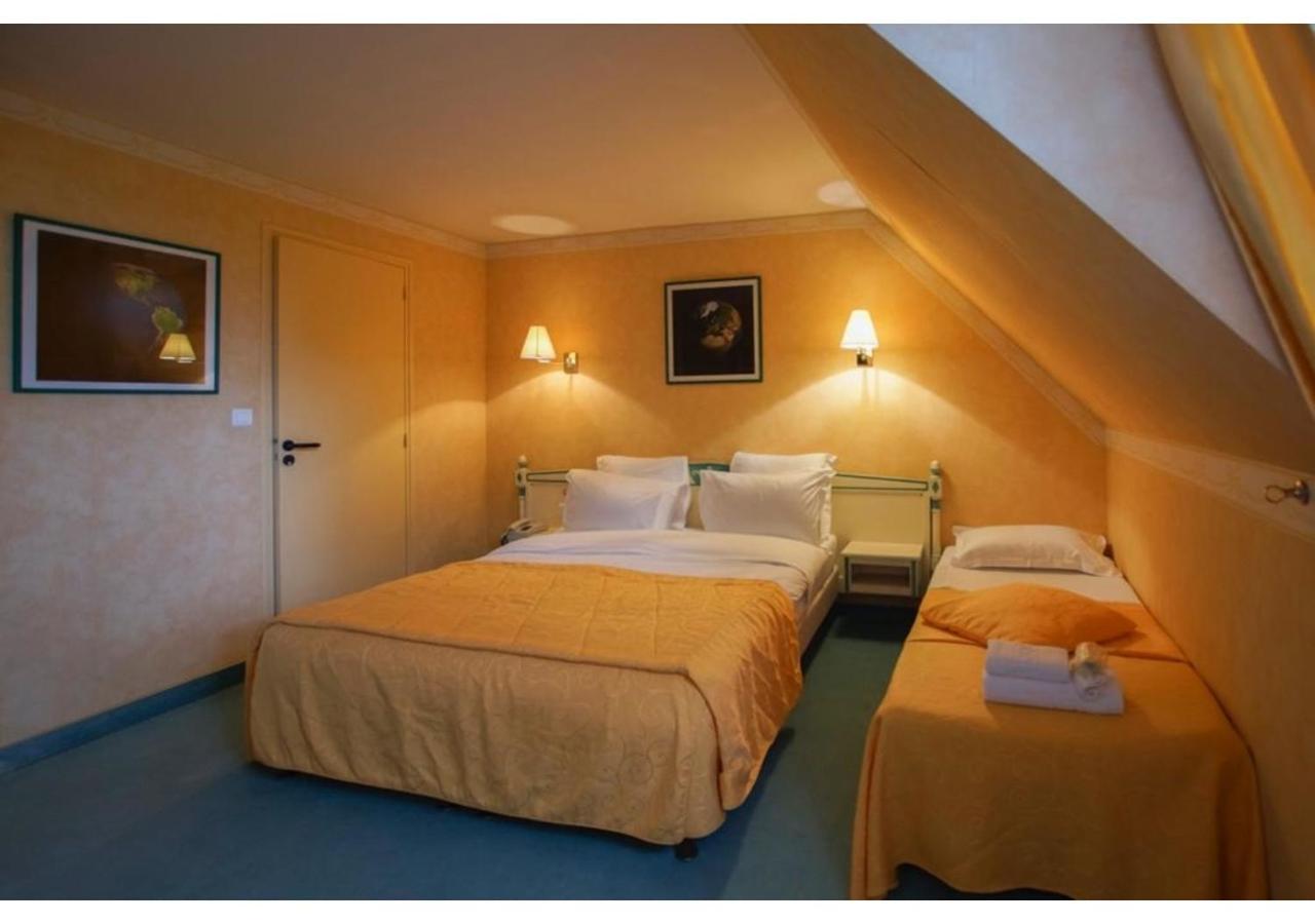 Hotel De La Tour Pont-de-lʼArche Esterno foto
