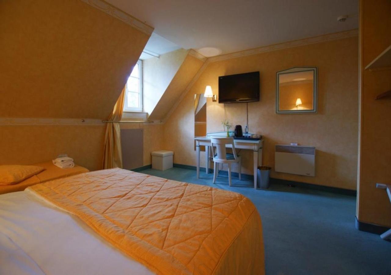 Hotel De La Tour Pont-de-lʼArche Esterno foto