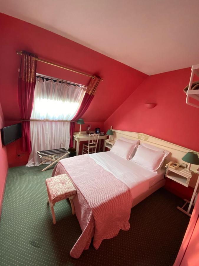 Hotel De La Tour Pont-de-lʼArche Esterno foto