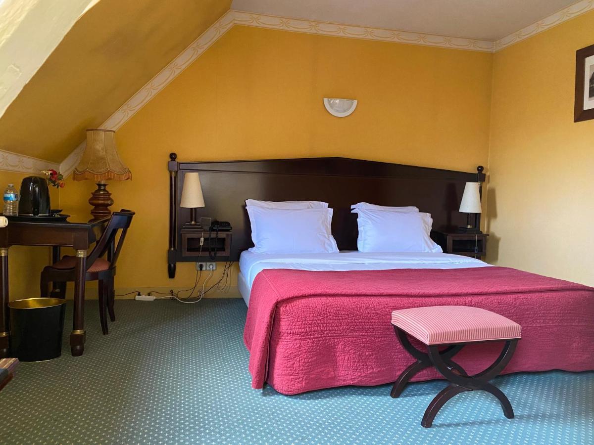 Hotel De La Tour Pont-de-lʼArche Esterno foto