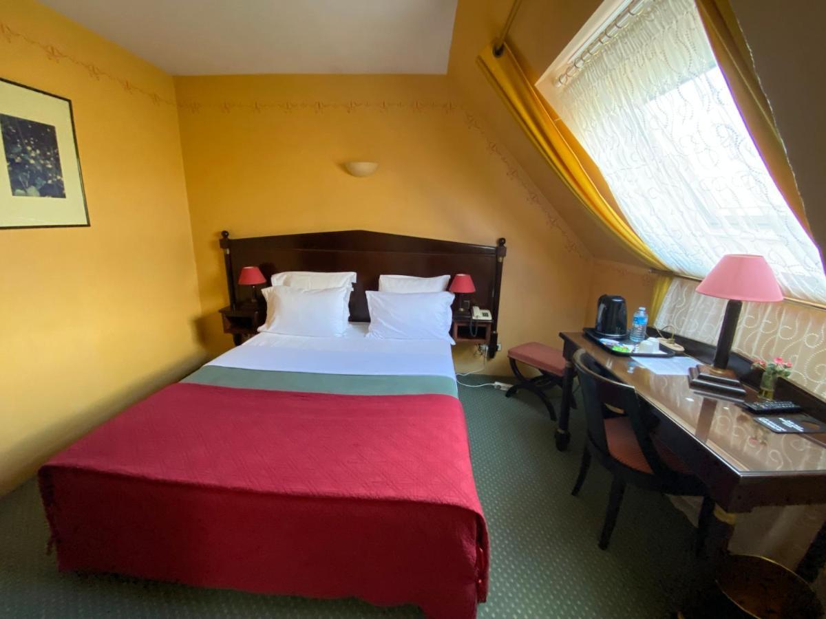 Hotel De La Tour Pont-de-lʼArche Esterno foto